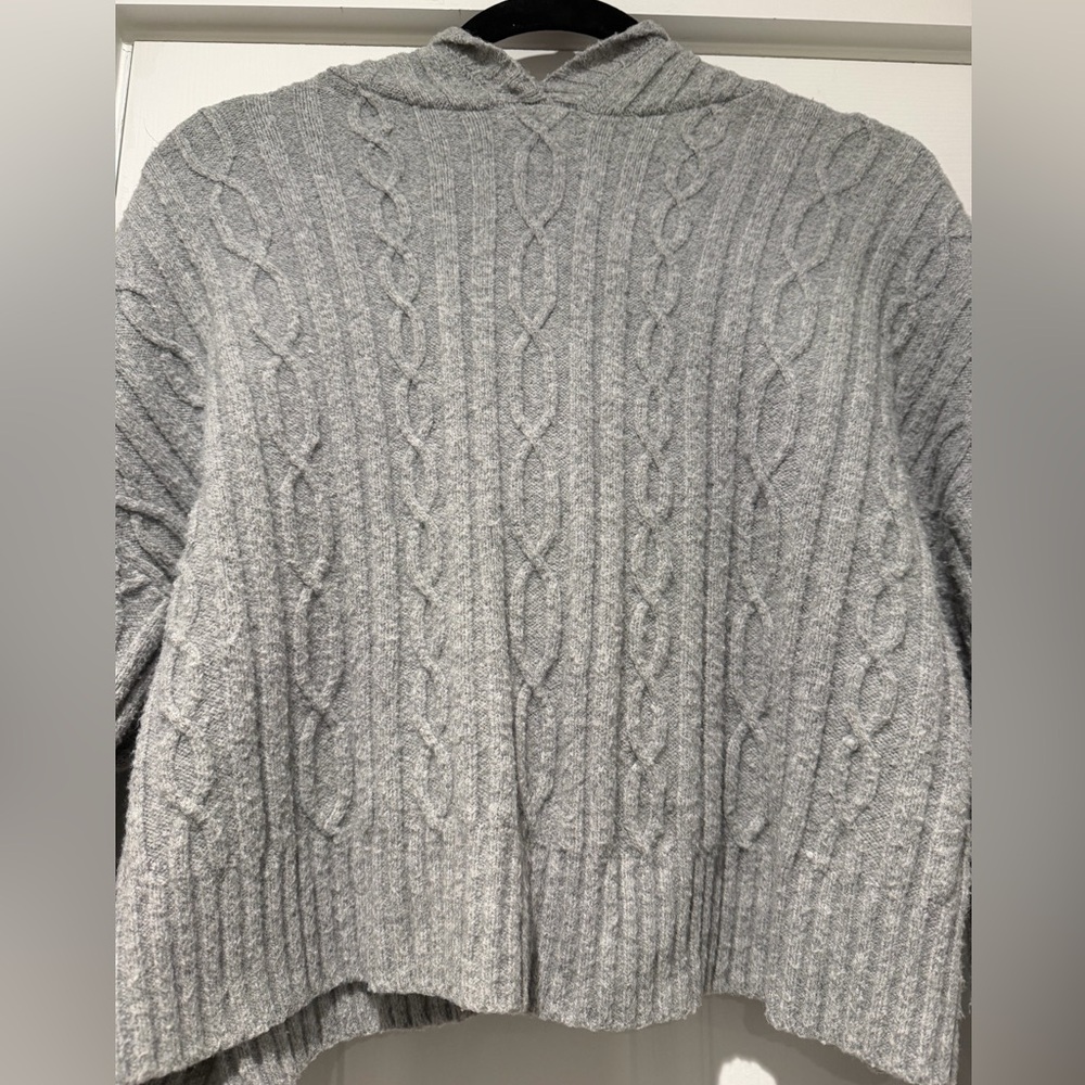 Auth.✅ ALO Yoga Bliss Knit Crop Hoodie in “Athletic Heather Grey” Size M/L🩶 - Picture 3 of 9